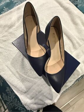 Kenneth Cole reaction- wedges